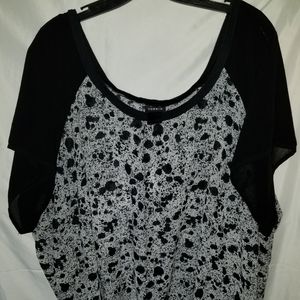 Torrid black/white top size 3